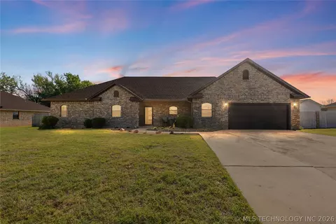 1614 Southern Hills Dr, Ardmore, OK 73401