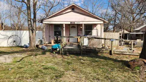 1552 S Maple Ave, Bartlesville, OK 74003