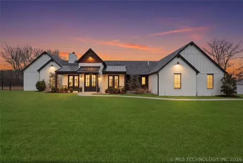12937 S 28th Pl, Bixby, OK 74008