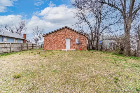 Exterior - 915 E Oak St, Cushing, OK 74023 photo 3 of 3