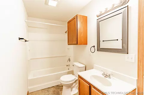 Bath - 915 E Oak St, Cushing, OK 74023 photo 1 of 2