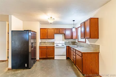 Kitchen - 915 E Oak St, Cushing, OK 74023 photo 1 of 1