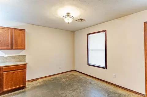 Other - 915 E Oak St, Cushing, OK 74023 photo 2 of 8
