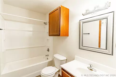 Bath - 915 E Oak St, Cushing, OK 74023 photo 2 of 2