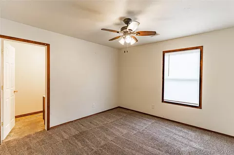 Bedroom - 915 E Oak St, Cushing, OK 74023 photo 1 of 4