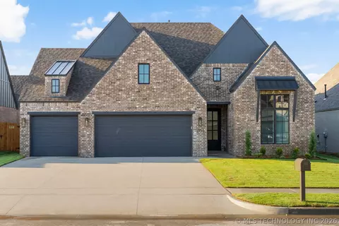 2715 W Van Buren Ct, Broken Arrow, OK 74011