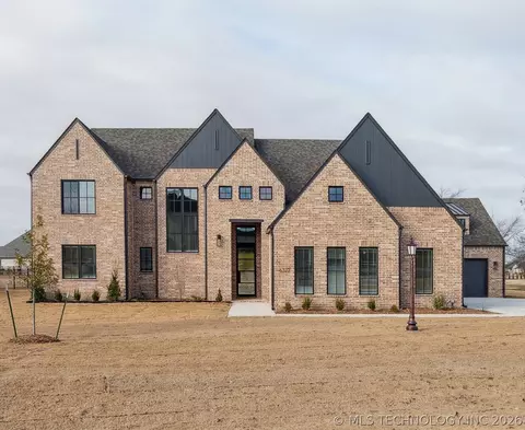 6322 N Wildwood Ln, Owasso, OK 74055