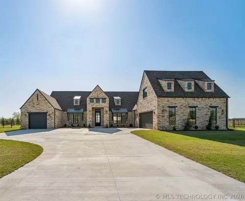 8403 S Timber Wolf Dr, Broken Arrow, OK 74014