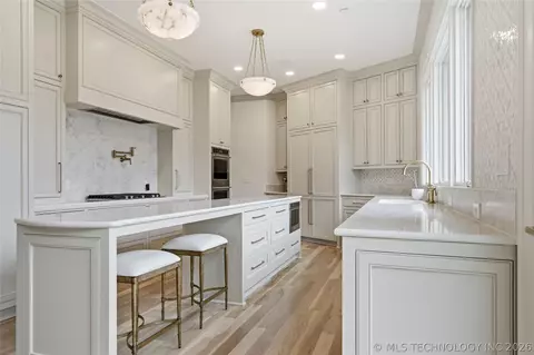 Kitchen - 3215 E 65th St, Tulsa, OK 74136 photo 2 of 7