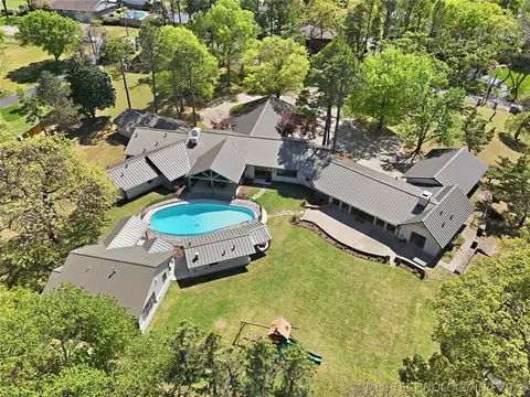 View/Area - 3215 E 65th St, Tulsa, OK 74136 photo 2 of 4