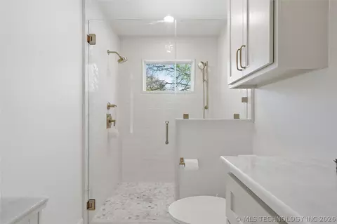 Bath - 3215 E 65th St, Tulsa, OK 74136 photo 15 of 16