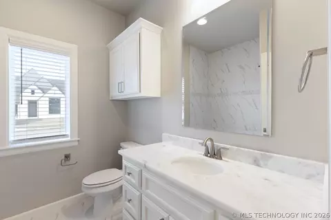 Bath - 668 E 148th Pl S, Glenpool, OK 74033 photo 6 of 7