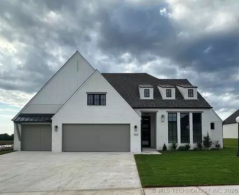 1505 Cedarwood Dr, Claremore, OK 74017
