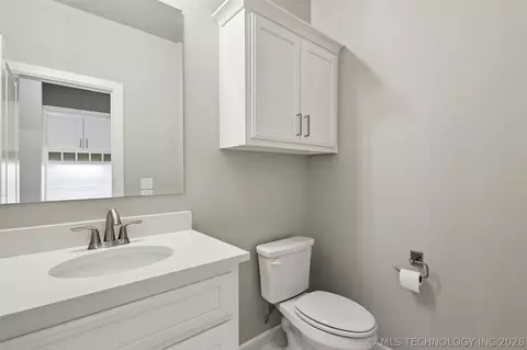 Bath - 663 E 148th Pl S, Glenpool, OK 74033 photo 6 of 6