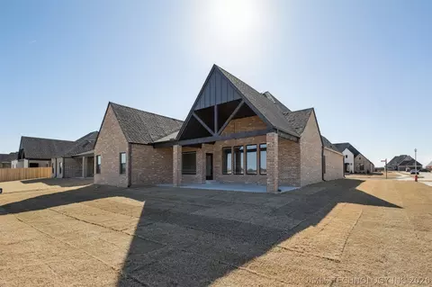 Exterior - 663 E 148th Pl S, Glenpool, OK 74033 photo 11 of 11