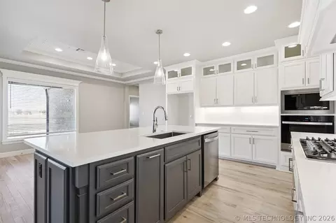 Kitchen - 663 E 148th Pl S, Glenpool, OK 74033 photo 3 of 3