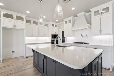 Kitchen - 663 E 148th Pl S, Glenpool, OK 74033 photo 1 of 3