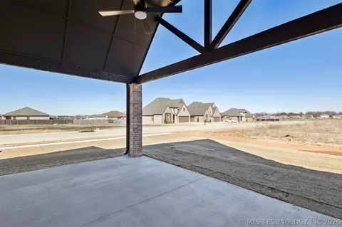 Exterior - 663 E 148th Pl S, Glenpool, OK 74033 photo 7 of 11