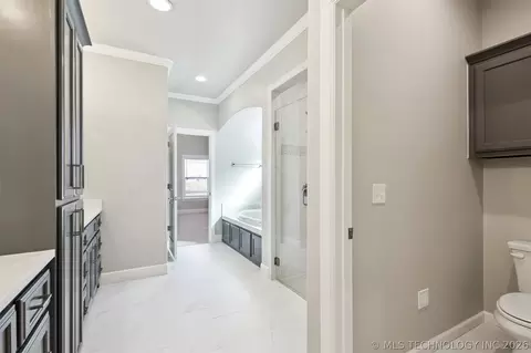 Entry Way - 663 E 148th Pl S, Glenpool, OK 74033 photo 3 of 4