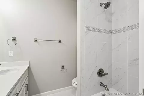 Bath - 663 E 148th Pl S, Glenpool, OK 74033 photo 5 of 6