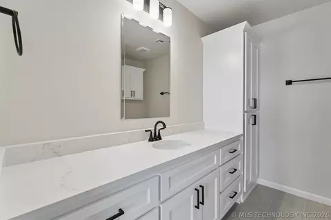 Bath - 31411 E Two Socks Dr, Broken Arrow, OK 74014 photo 10 of 13