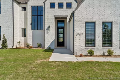 Exterior - 31411 E Two Socks Dr, Broken Arrow, OK 74014 photo 2 of 12