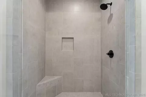 Bath - 31411 E Two Socks Dr, Broken Arrow, OK 74014 photo 8 of 13
