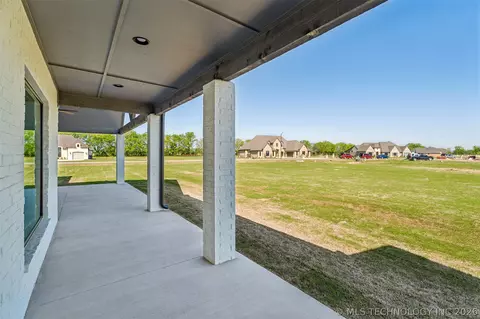 Exterior - 31411 E Two Socks Dr, Broken Arrow, OK 74014 photo 6 of 12