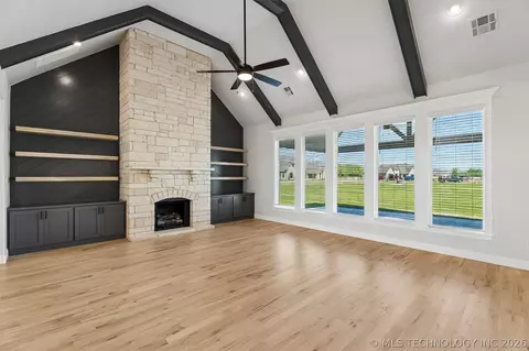 Living - 31411 E Two Socks Dr, Broken Arrow, OK 74014 photo 3 of 5