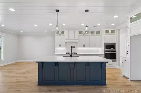 Kitchen - 31411 E Two Socks Dr, Broken Arrow, OK 74014 photo 2 of 7