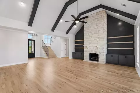 Living - 31411 E Two Socks Dr, Broken Arrow, OK 74014 photo 1 of 5