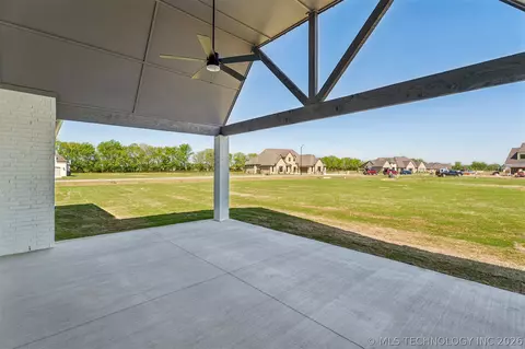 Exterior - 31411 E Two Socks Dr, Broken Arrow, OK 74014 photo 5 of 12