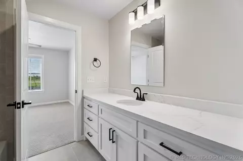 Bath - 31411 E Two Socks Dr, Broken Arrow, OK 74014 photo 11 of 13