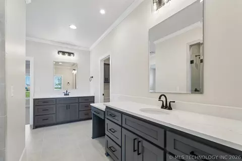 Bath - 31411 E Two Socks Dr, Broken Arrow, OK 74014 photo 6 of 13