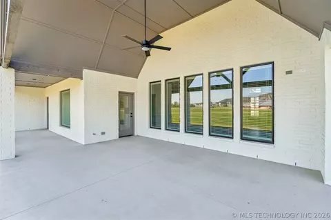 Exterior - 31411 E Two Socks Dr, Broken Arrow, OK 74014 photo 3 of 12