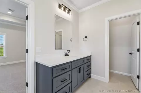 Bath - 31411 E Two Socks Dr, Broken Arrow, OK 74014 photo 2 of 13