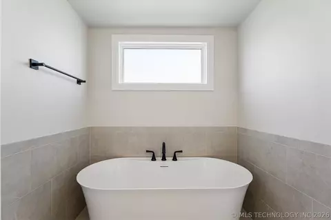 Bath - 31411 E Two Socks Dr, Broken Arrow, OK 74014 photo 5 of 13