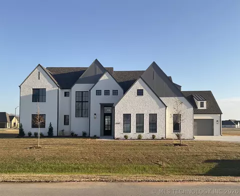 31411 E Two Socks Dr, Broken Arrow, OK 74014