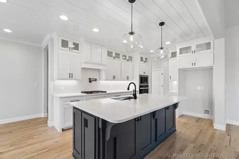 Kitchen - 31411 E Two Socks Dr, Broken Arrow, OK 74014 photo 3 of 7