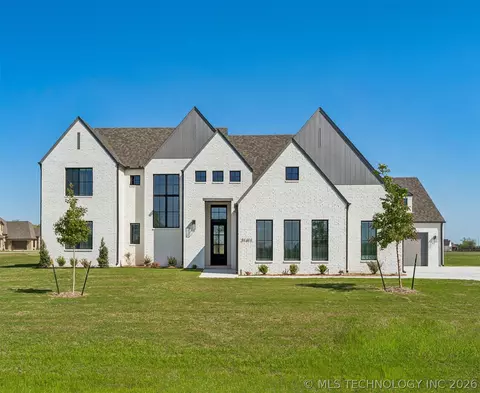 Exterior - 31411 E Two Socks Dr, Broken Arrow, OK 74014 photo 9 of 12