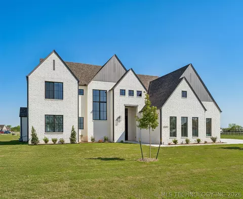 Exterior - 31411 E Two Socks Dr, Broken Arrow, OK 74014 photo 10 of 12