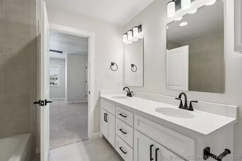 Bath - 31411 E Two Socks Dr, Broken Arrow, OK 74014 photo 13 of 13
