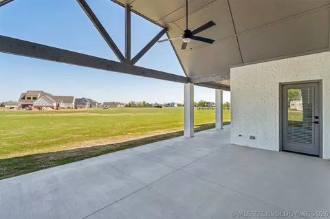 Exterior - 31411 E Two Socks Dr, Broken Arrow, OK 74014 photo 4 of 12