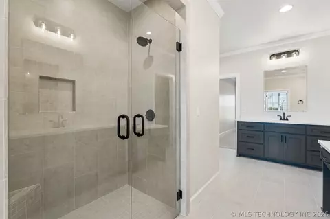 Bath - 31411 E Two Socks Dr, Broken Arrow, OK 74014 photo 7 of 13