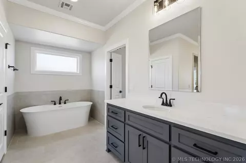 Bath - 31411 E Two Socks Dr, Broken Arrow, OK 74014 photo 4 of 13