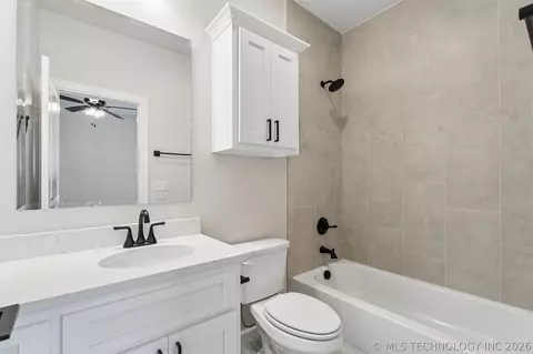Bath - 31411 E Two Socks Dr, Broken Arrow, OK 74014 photo 9 of 13