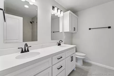Bath - 31411 E Two Socks Dr, Broken Arrow, OK 74014 photo 12 of 13