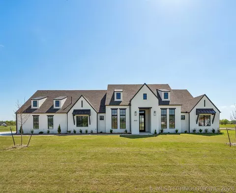 8425 S Wolf Creek Ave, Broken Arrow, OK 74014