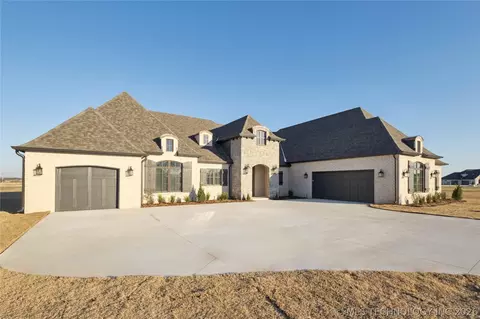 8167 S White Fang Ct, Broken Arrow, OK 74014