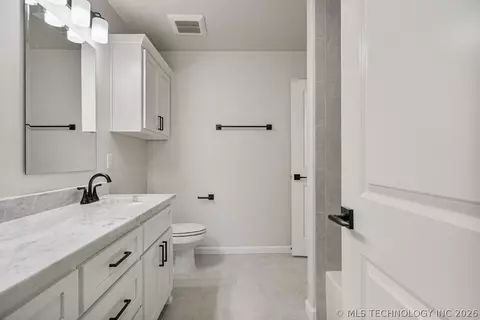 Bath - 30601 E 63rd St S, Broken Arrow, OK 74014 photo 5 of 13